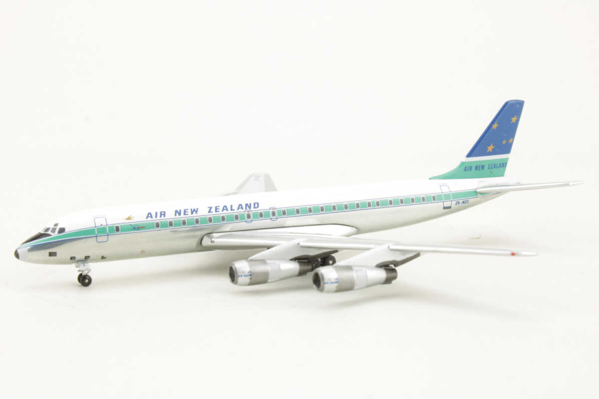 Douglas DC-8-50 Air New Zealand ZK-NZC Aeroclassics 1:400 – Bild 3