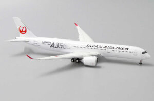Alternative view of Airbus A350-900 JAL Japan Airlines JA02XJ "Flaps down" JC Wings EW4359002A 1:400