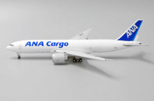 Boeing 777-200LRF ANA All Nippon Airways Cargo JA771F "Flaps down" JC Wings EW4772010A – Bild 7