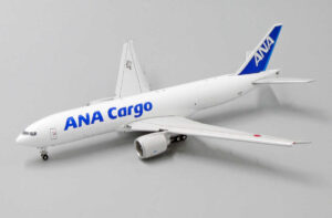 Boeing 777-200LRF ANA All Nippon Airways Cargo JA771F "Flaps down" JC Wings EW4772010A – Bild 3