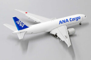 Boeing 777-200LRF ANA All Nippon Airways Cargo JA771F "Flaps down" JC Wings EW4772010A – Bild 5