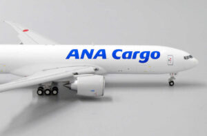 Boeing 777-200LRF ANA All Nippon Airways Cargo JA771F "Flaps down" JC Wings EW4772010A – Bild 10