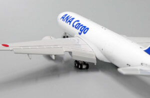 Boeing 777-200LRF ANA All Nippon Airways Cargo JA771F "Flaps down" JC Wings EW4772010A – Bild 12