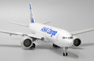 Boeing 777-200LRF ANA All Nippon Airways Cargo JA771F "Flaps down" JC Wings EW4772010A – Bild 13