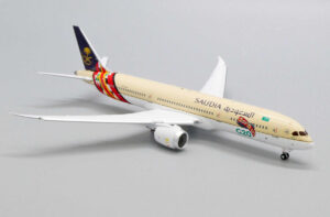Alternative view of Boeing 787-9 Saudia HZ-ARF JC Wings "Flaps down" LH4192A 1:400