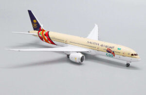 Alternative view of Boeing 787-9 Saudia HZ-ARF JC Wings LH4192 1:400