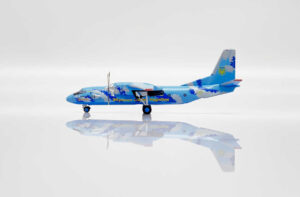 Antonov AN-26 Ukraine Air Force "Yellow 08" JC Wings LH4327 1:400 – Bild 4