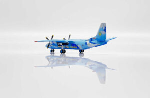 Antonov AN-26 Ukraine Air Force "Yellow 08" JC Wings LH4327 1:400 – Bild 3
