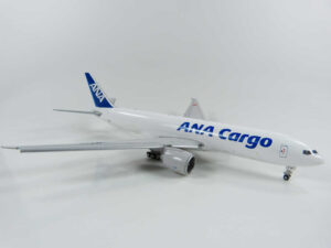 Boeing 777-200LRF ANA All Nippon Airways Cargo JA771F "Flaps down" JC Wings EW4772010A – Bild 18