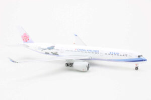 Alternative view of Airbus A350-900 China Airlines B-18908 Phoenix 04150 1:400