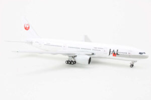 Alternative view of Boeing 777-200 JAL Japan Air Lines JA702J Phoenix 10414 1:400