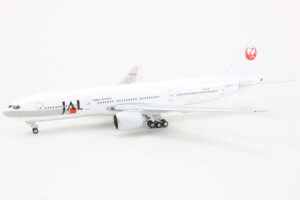 Boeing 777-200 JAL Japan Air Lines JA702J Phoenix 10414 1:400 - Image 3