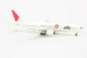 Alternative view of Boeing 777-200ER JAL Japan Air Lines JA702J Phoenix 10520 1:400