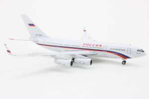 Alternative view of Ilyushin IL-96-300 Rossiya - Special Flight Detachment RA-96019 Phoenix 10631 1:400
