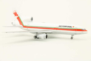 Alternative view of Lockheed L-1011-500 Air Portugal CS-TEG NG Models 35009 1:400