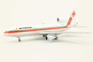 Lockheed L-1011-500 Air Portugal CS-TEG NG Models 35009 1:400 - Image 3