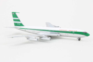 Alternative view of Boeing 707-320B Cathay Pacific VR-HGN Aeroclassics 50310 1:400