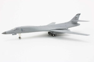 Rockwell B-1B Lancer 9th Bomb Sqn. "Bats", Dyess Air Force Base, Reg. 85-0073 Herpa 557924 1:200 – Bild 3