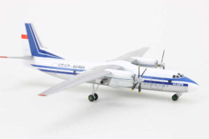 Antonov AN-24 Aeroflot CCCP-46466 Herpa 558914 1:200 – Bild 2