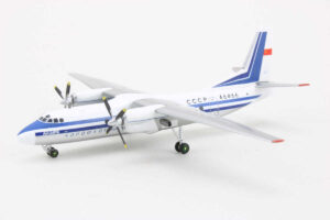 Antonov AN-24 Aeroflot CCCP-46466 Herpa 558914 1:200 – Bild 3