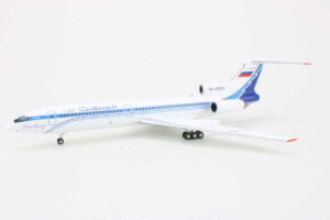 Tupolev TU-154M Siberia Airlines "Yulia Formina" RA-85619 Herpa 571036 1:200 – Bild 3