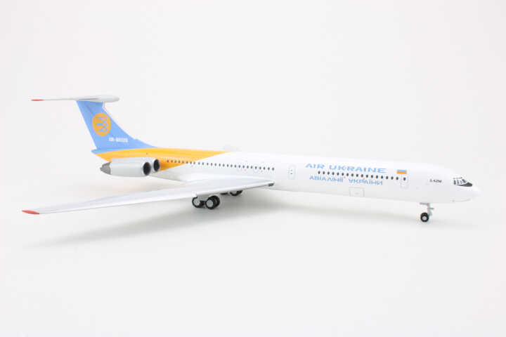 Ilyushin IL-62M Air Ukraine UR-86135 Herpa 572699 1:200 – Bild 2