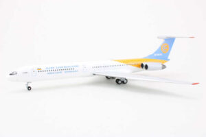 Ilyushin IL-62M Air Ukraine UR-86135 Herpa 572699 1:200 – Bild 3