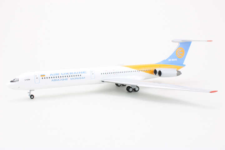Ilyushin IL-62M Air Ukraine UR-86135 Herpa 572699 1:200 – Bild 3
