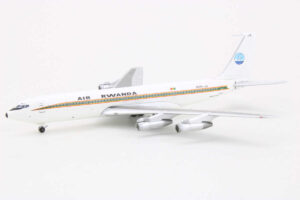 Boeing 707-320C Air Rwanda 9XR-JA Aeroclassics 1:400 - Image 3