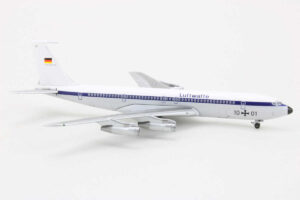 Alternative view of Boeing 707-320C Luftwaffe 10+01 "Otto Lilienthal" Aeroclassics AC130513 1:400