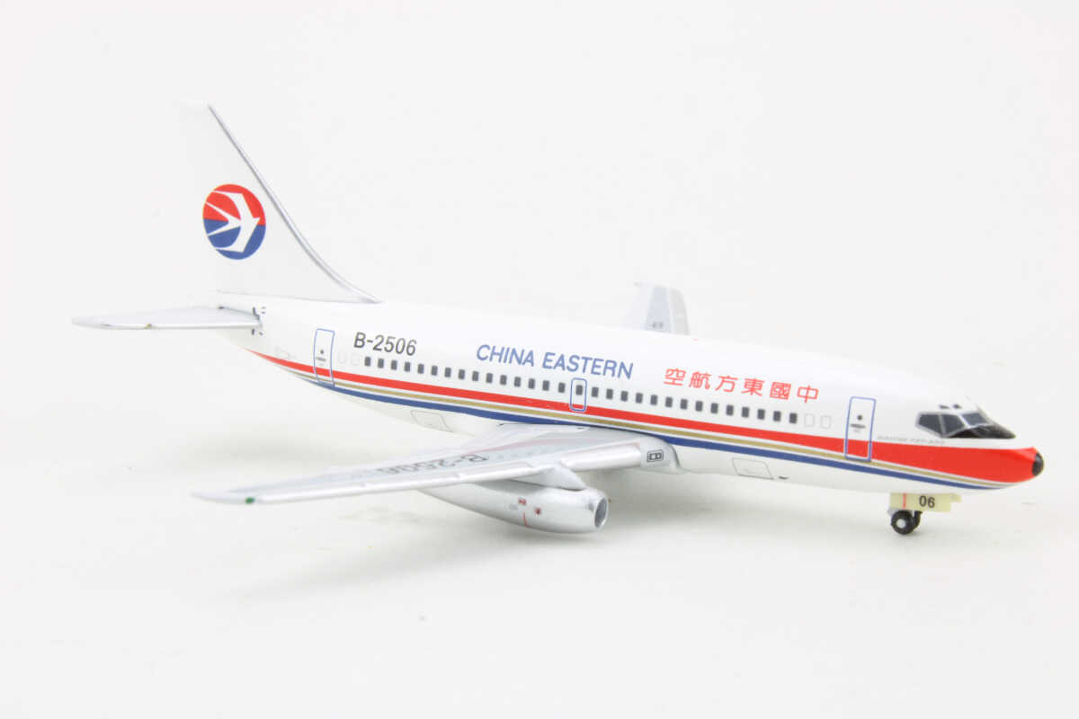 Boeing 737-200 China Eastern Airlines B-2506 Aeroclassics AC18097A 1:400 - Image 2