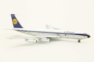 Alternative view of Boeing 707-320B Lufthansa D-ABUH Aeroclassics AC18138C 1:400