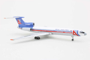 Alternative view of Tupolev TU-154M Ural Airlines RA-85807 Aeroclassics AC419862 1:400