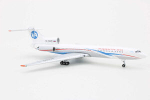 Alternative view of Tupolev TU-154M Vladivostok Air RA-85689 Aeroclassics AC419864 1:400