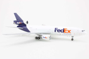 Alternative view of McDonnell Douglas DC-10-30 FedEx Express N302FE Aviation200 AV21030XX 1:200