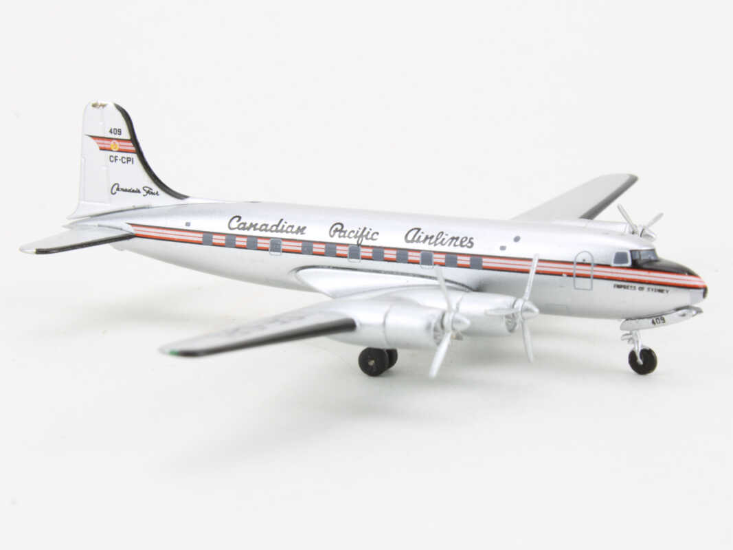 Canadair DC-4M Canadian Pacific Airlines CF-CPI Aeroclassics 1:400 - Image 2