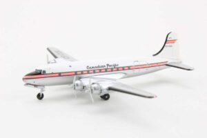 Douglas DC-4 Canadian Pacific Airlines CF-CUL Aeroclassics 1:400 - Image 3