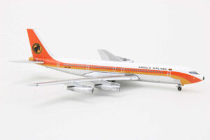 Alternative view of Boeing 707-320C TAAG Angola Airlines D2-TOM Aeroclassics 1:400