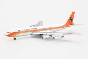 Boeing 707-320C TAAG Angola Airlines D2-TOM Aeroclassics 1:400 - Image 3