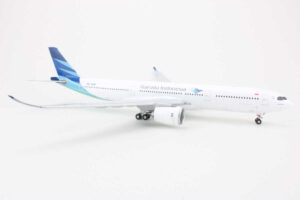 Alternative view of Airbus A330-900 Garuda Indonesia PK-GHF Gemini Jets G2GIA969 1:200