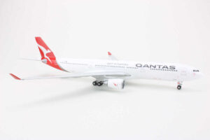Alternative view of Airbus A330-300 Qantas VH-QPH Gemini Jets G2QFA1191 1:200