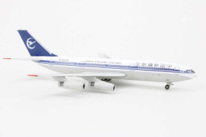 Alternative view of Ilyushin IL-86 China Xinjiang Airlines B-2019 Gemini Jets GJCXJ395 1:400