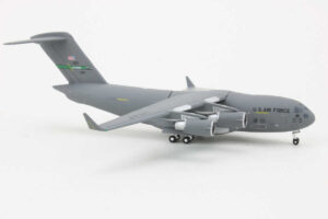 Alternative view of Boeing C-17 Globemaster III United States Air Force "McChord AFB" Gemini Macs GMUSA090 1:400
