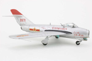 Alternative view of Shenyang J-5 Chinese Air Force, Red 2671, 1960s Hobbymaster HA5907 1:72