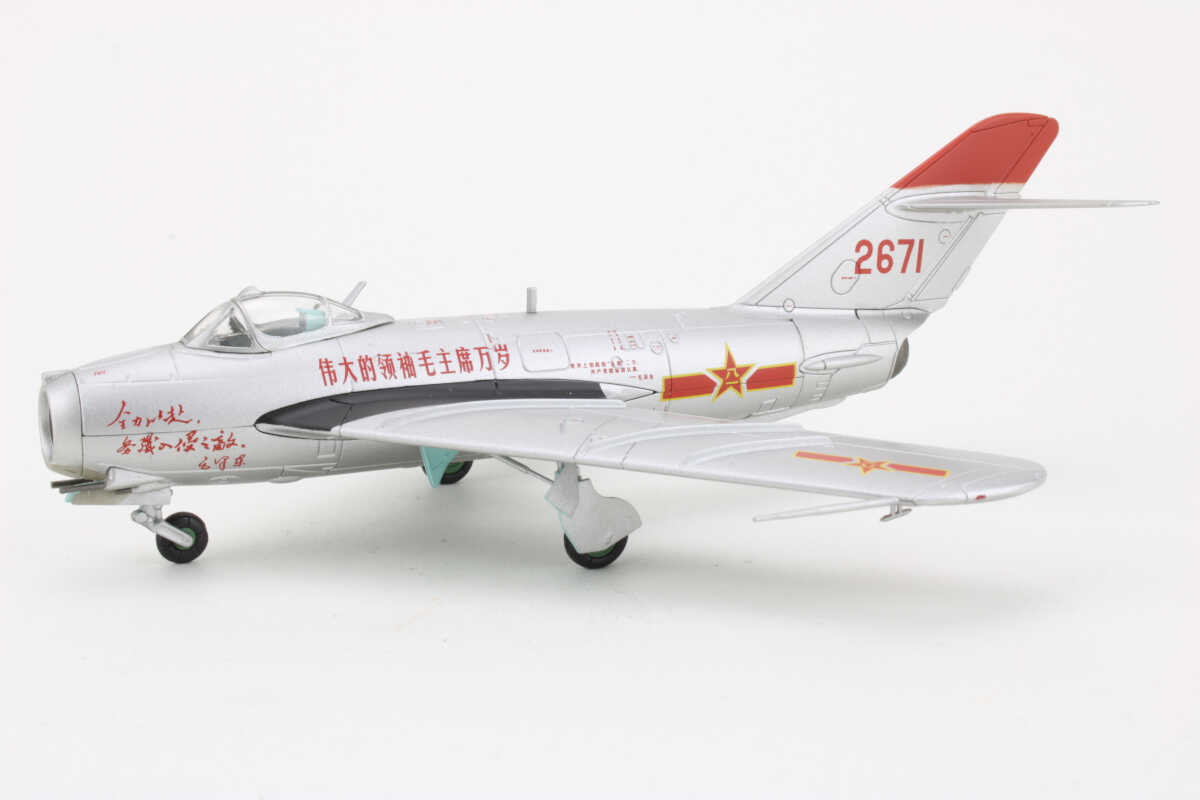 Shenyang J-5 Chinese Air Force, Red 2671, 1960s Hobbymaster HA5907 1:72 – Bild 3