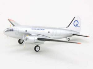 Curtiss C-46 Commando Quebecair CF-CZH Aeroclassics HC-047 1:400 - Image 3