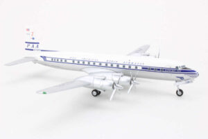 Alternative view of Douglas DC-7C Pan Am Airways N731PA Hobbymaster HL7001 1:200