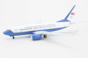 Boeing C-40 Clipper United States of America 54613 Inflight200 IF7370113 1:200 – Bild 3