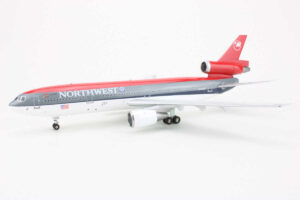 McDonnell Douglas DC-10-30 Northwest Airlines N235NW Inflight200 IFDC10NW0119 1:200 – Bild 3