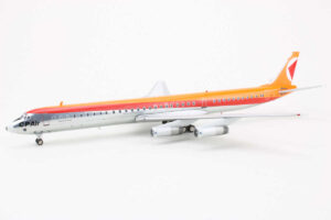 McDonnell Douglas DC-8-63 CP Air C-FCPO Inflight200 IFDC863CP0119P 1:200 – Bild 3